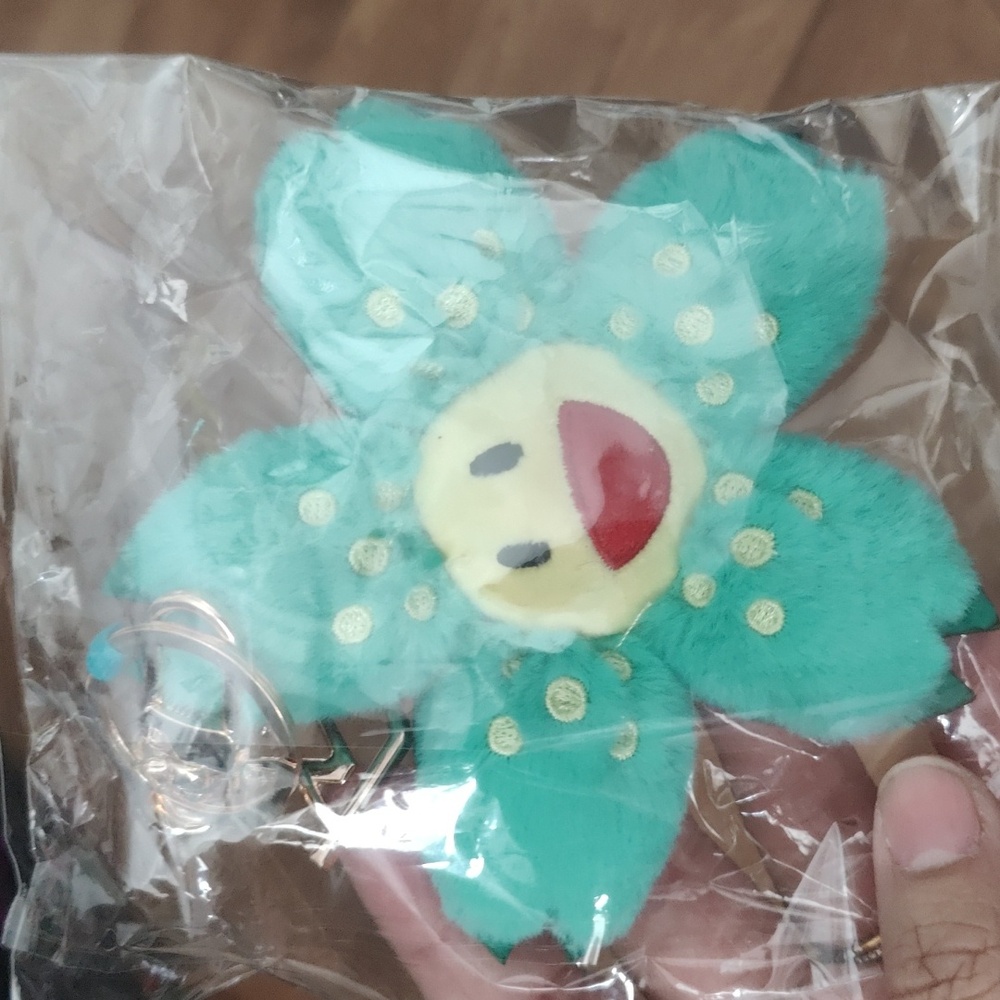 NEW Flower Plush Keychain Bag Charm - Picture 5 of 5